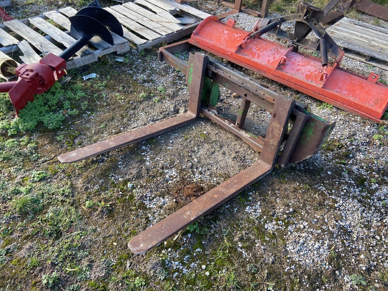 Attachments  John Deere Pallet Forks Photo